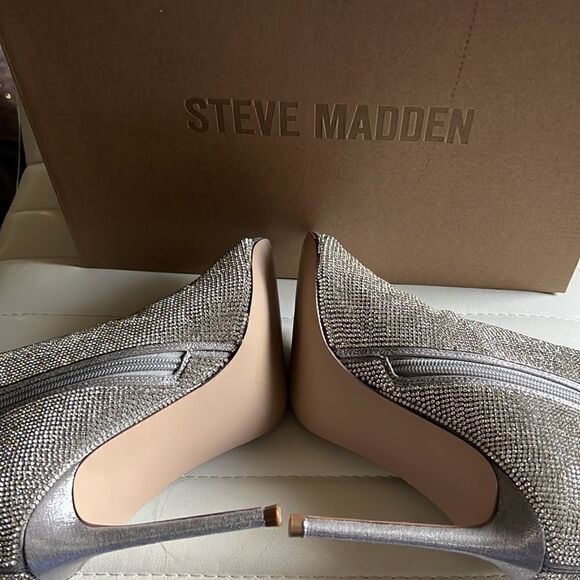 NWT Steve Madden stylish silver vegan booties 7 - Picture 5 of 10